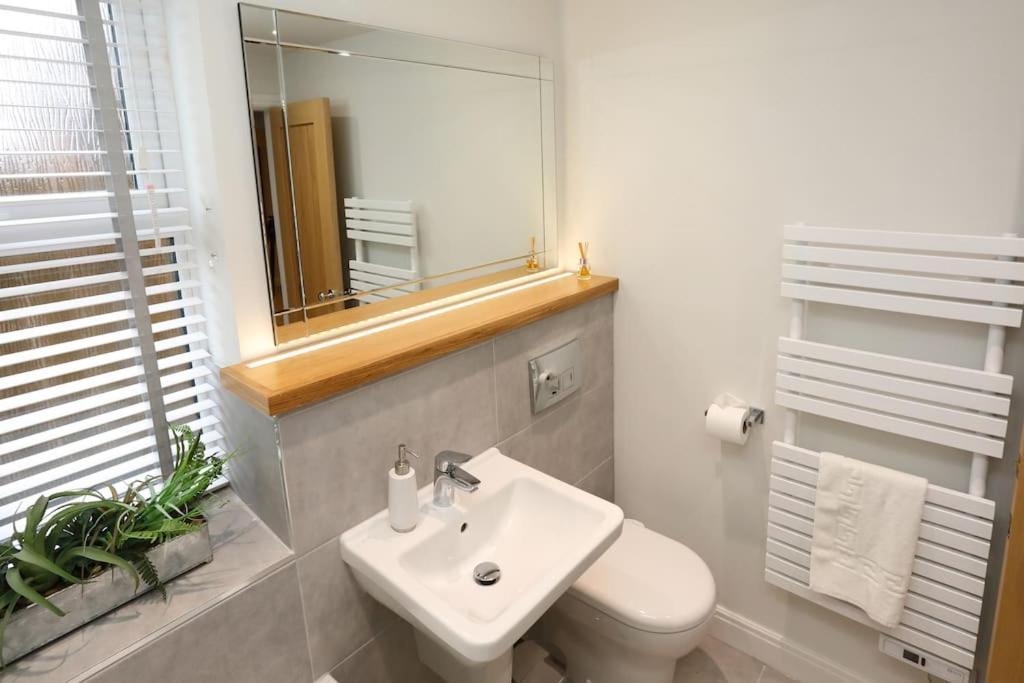 Central Ripon Apartment - View Of The Cathedral! Bagian luar foto