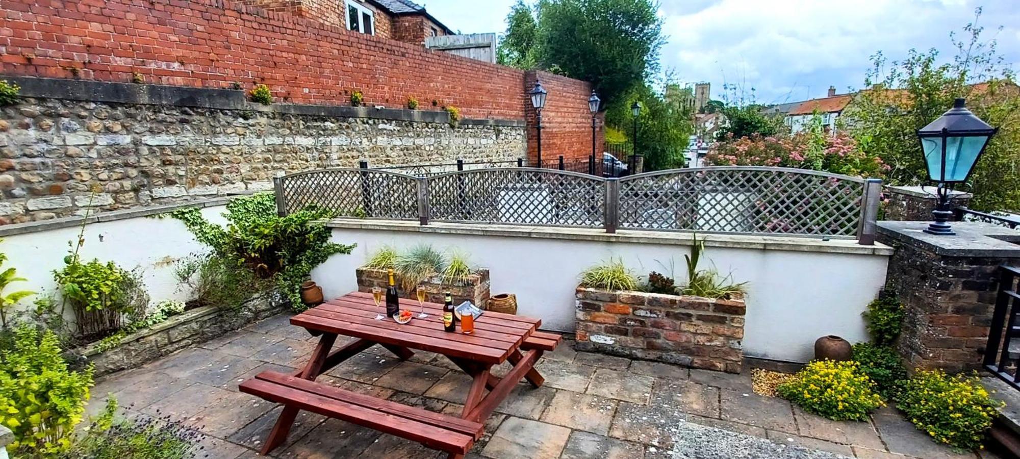 Central Ripon Apartment - View Of The Cathedral! Bagian luar foto