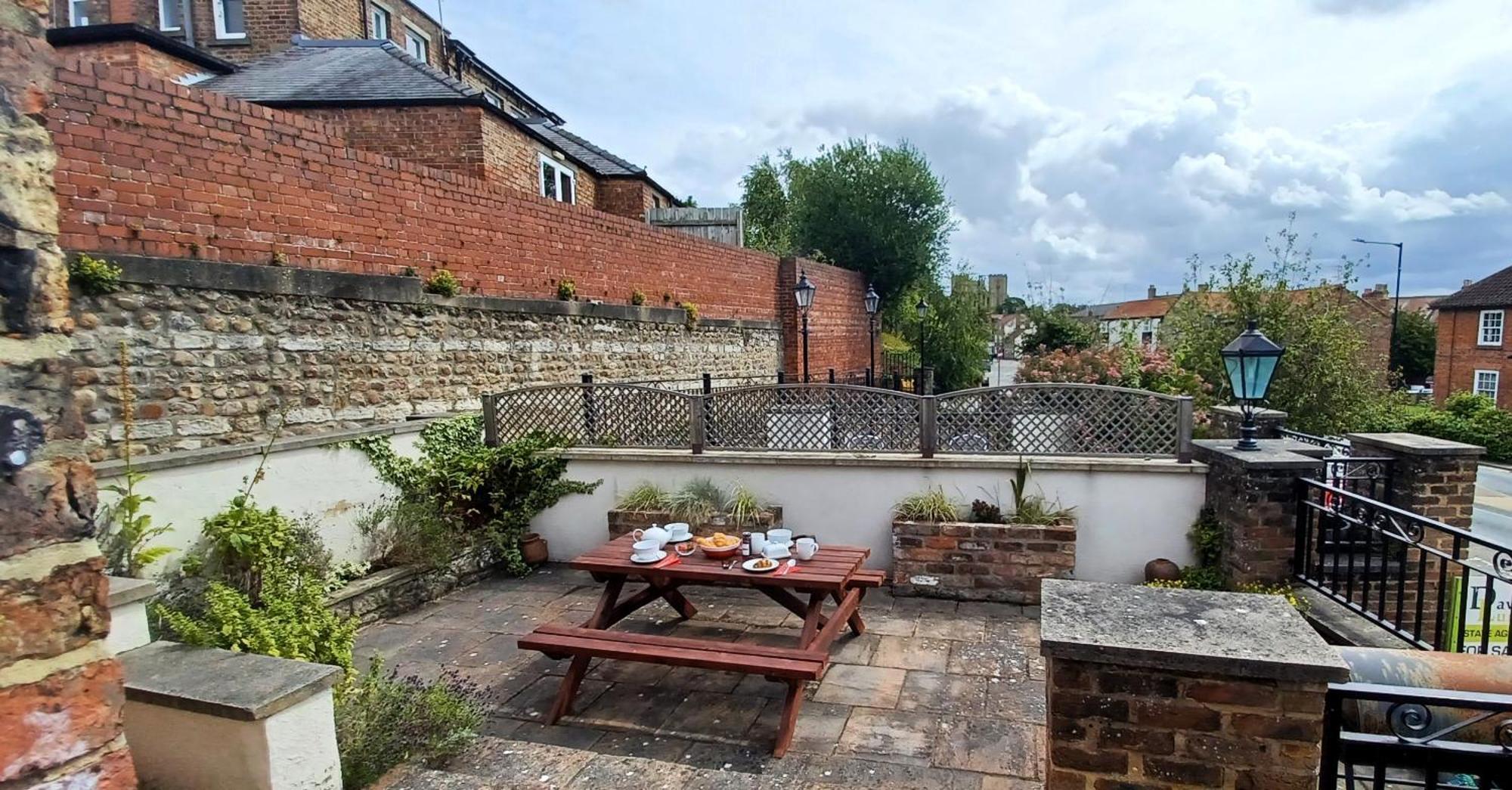 Central Ripon Apartment - View Of The Cathedral! Bagian luar foto